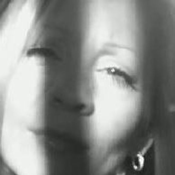 Meet your Posher, Laurie - Picture 1 of 1